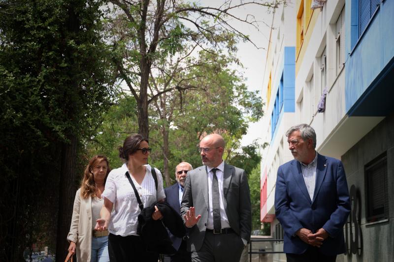 Francisco Martín visita dos centros de Cáritas en Madrid