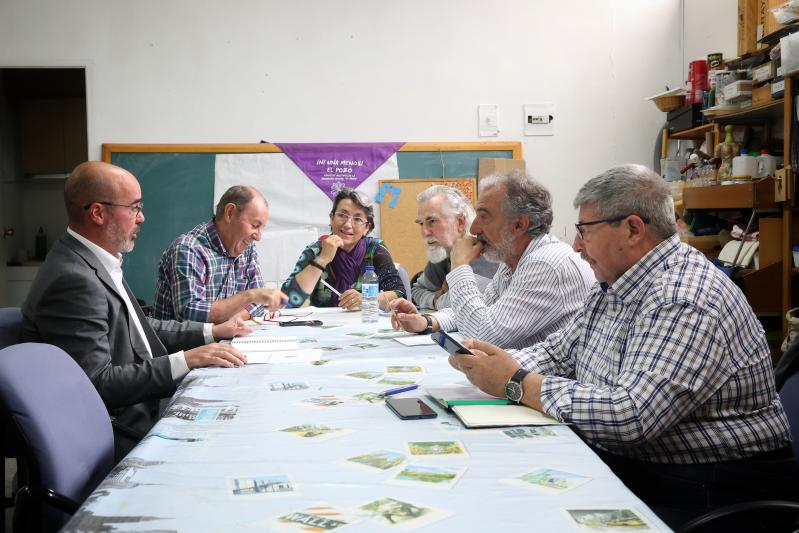 Francisco Martín se reúne con asociaciones vecinales de Entrevías para recoger sus demandas e inquietudes en materia de seguridad