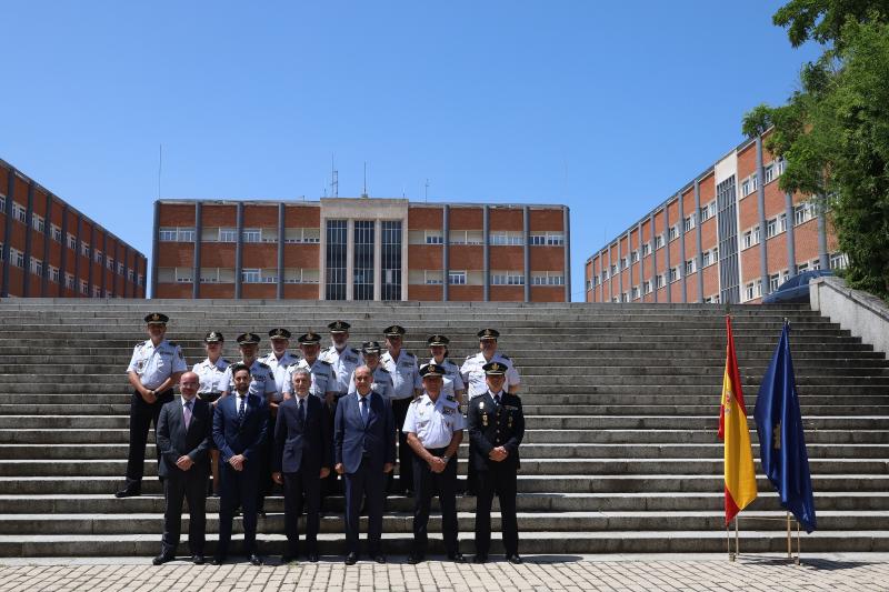 Francisco Martín asiste a la toma de posesión del nuevo jefe de la División de Formación y Perfeccionamiento de la Policía Nacional