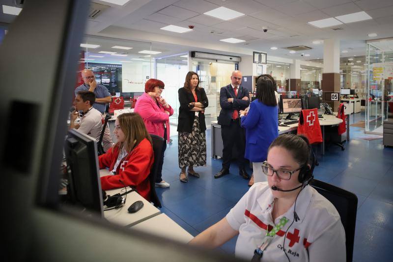 Francisco Martín visita la sede de Cruz Roja Española y recorre su Centro de Operaciones y Servicios Digitales