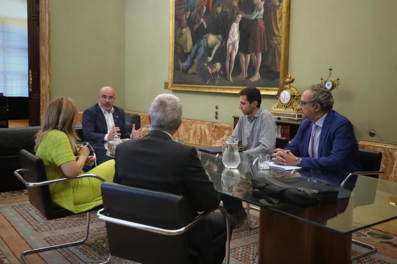 Francisco Martín recibe a los responsables de la Delegación de Economía y Hacienda en Madrid 