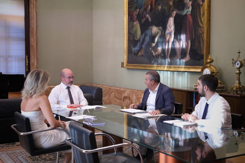 Francisco Martín se reúne con el jefe de la Unidad de Seguridad Ciudadana de la Delegación del Gobierno