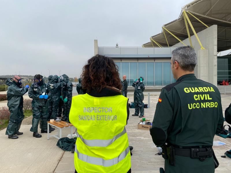 La Delegación del Gobierno participa en un simulacro de respuesta frente al ébola en el Aeropuerto de Barajas junto a la Guardia Civil