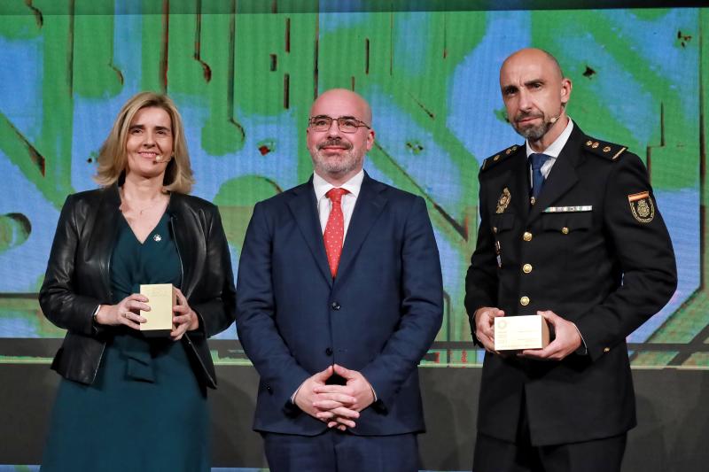 Los departamentos de Comunicación de la Policía Nacional y de la Guardia Civil reciben un Premio Derechos Humanos de la Abogacía Española