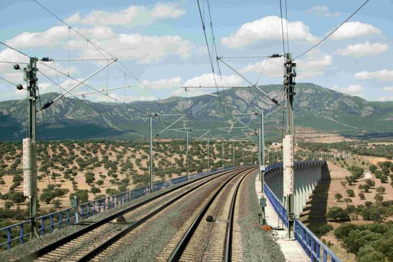 Transportes adjudica contratos para la modernización de la línea de alta velocidad Madrid-Sevilla por 52 millones de euros