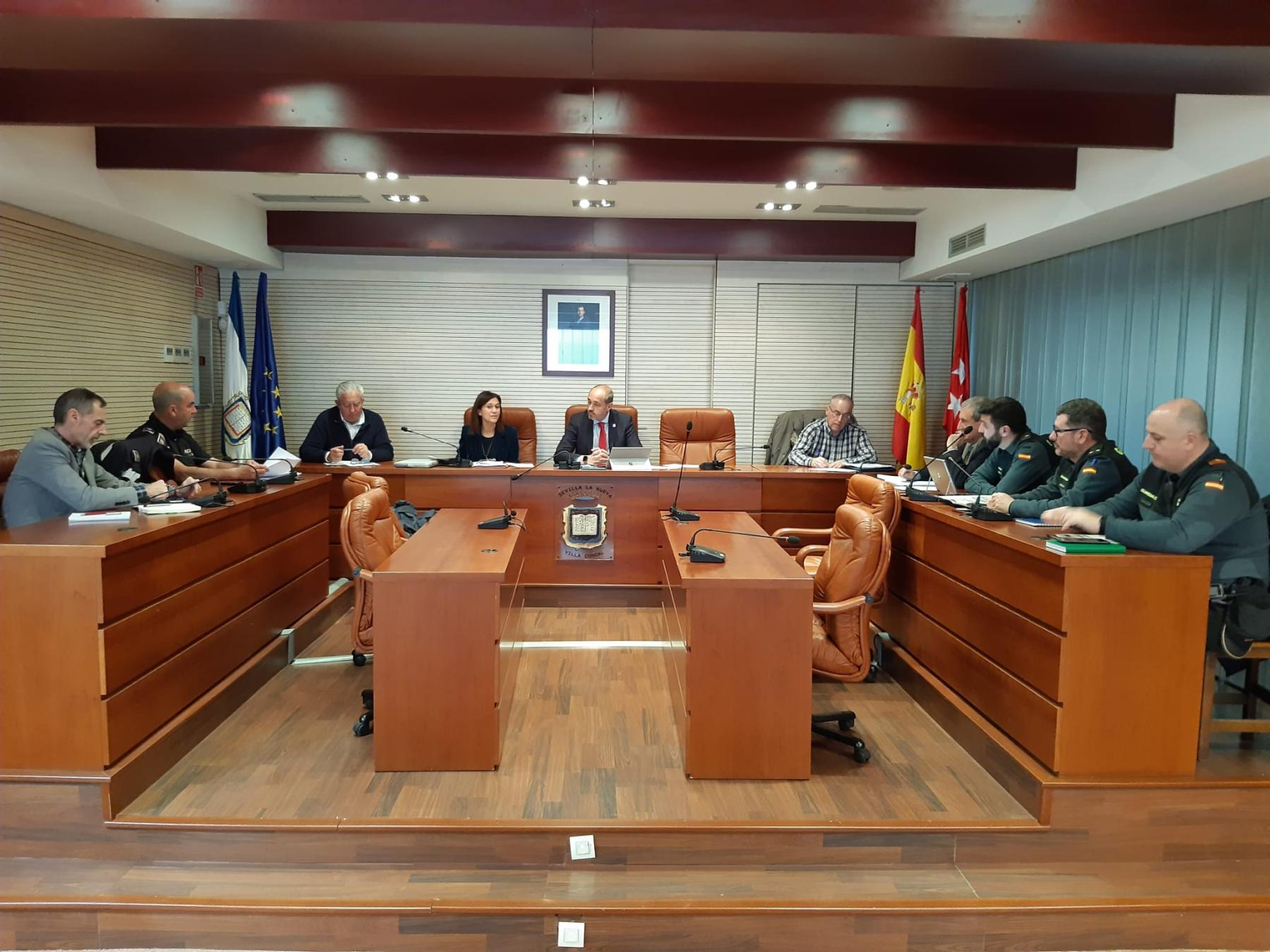 La subdelegada del Gobierno, Pilar Trinidad, preside junto al alcalde de Sevilla la Nueva, Asensio Martínez, la Junta Local de Seguridad del municipio