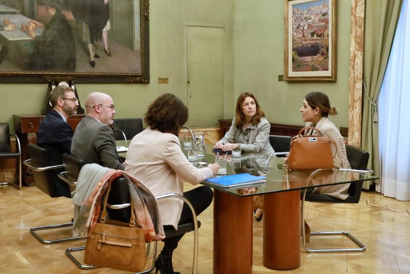 El delegado del Gobierno se reúne con representantes de la Asociación de Empresas del Sector de Transitarios de Madrid