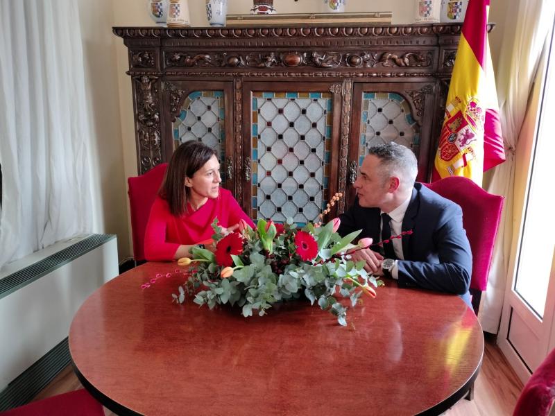 La subdelegada del Gobierno se reúne con el alcalde de Griñón para revisar temas de seguridad, educación y movilidad en el municipio
