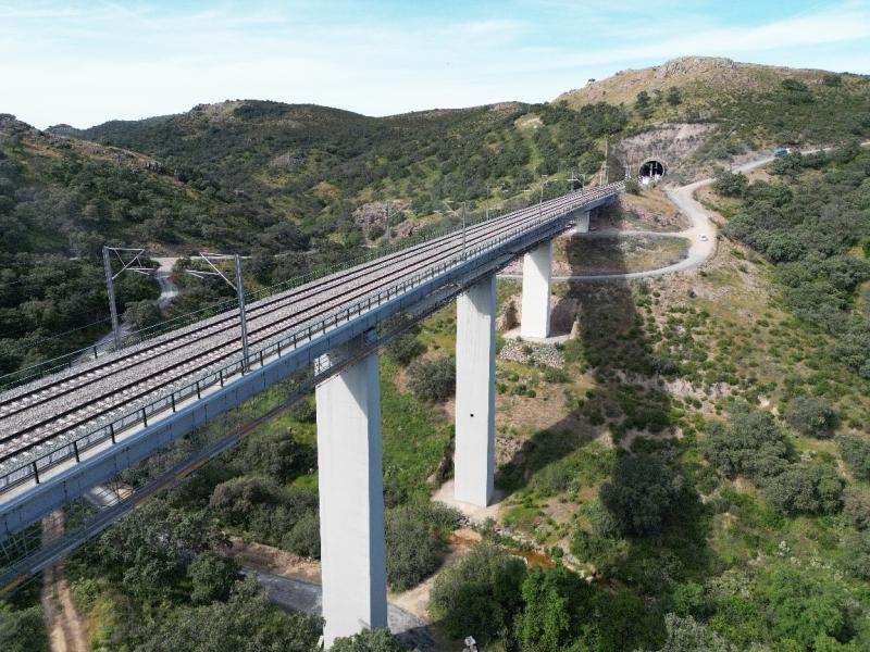 El Gobierno autoriza licitar por 15,3 millones de euros un nuevo contrato para renovar traviesas en la línea de alta velocidad Madrid-Sevilla