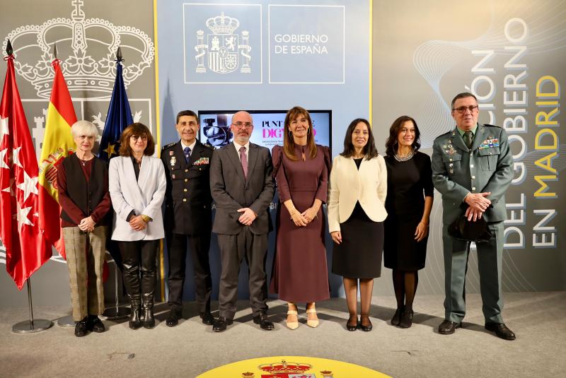 Una exposición de nueve trajes cuenta la historia de las supervivientes de trata con fines de explotación sexual que los han confeccionado