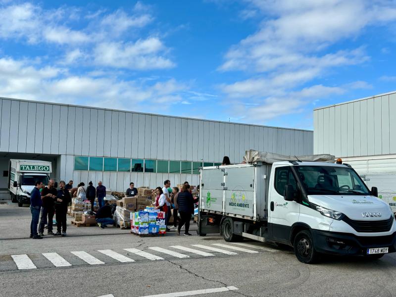 Abierta una quinta nave para almacenar la ayuda cedida por los municipios madrileños para los damnificados por la DANA en Valencia
