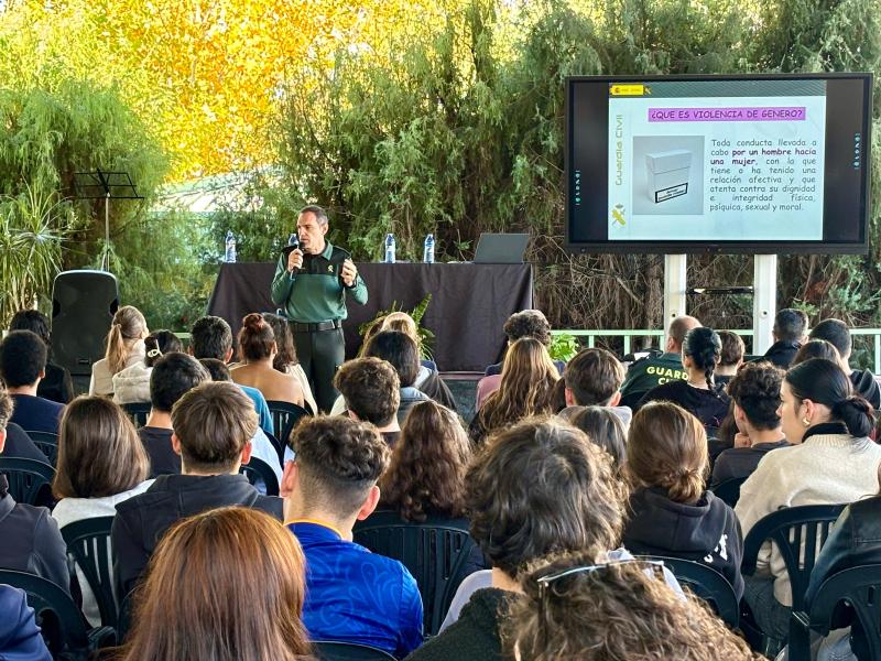 El Plan Director sigue acercando las fuerzas policiales a los jóvenes para mejorar la convivencia y la seguridad en los centros escolares durante el curso 2024-25