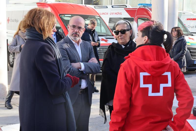 El delegado del Gobierno destaca la labor de Cruz Roja en una visita a sus instalaciones