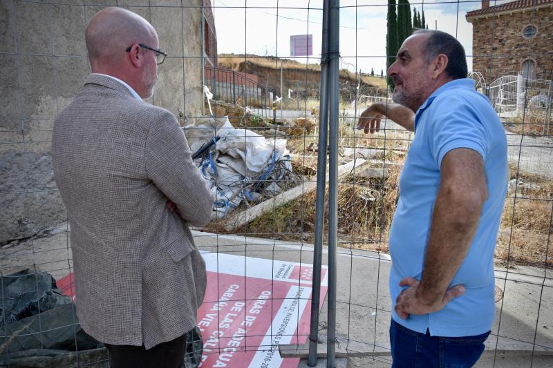 El delegado del Gobierno conoce de primera mano las necesidades de Cervera de Buitrago en su visita institucional al municipio