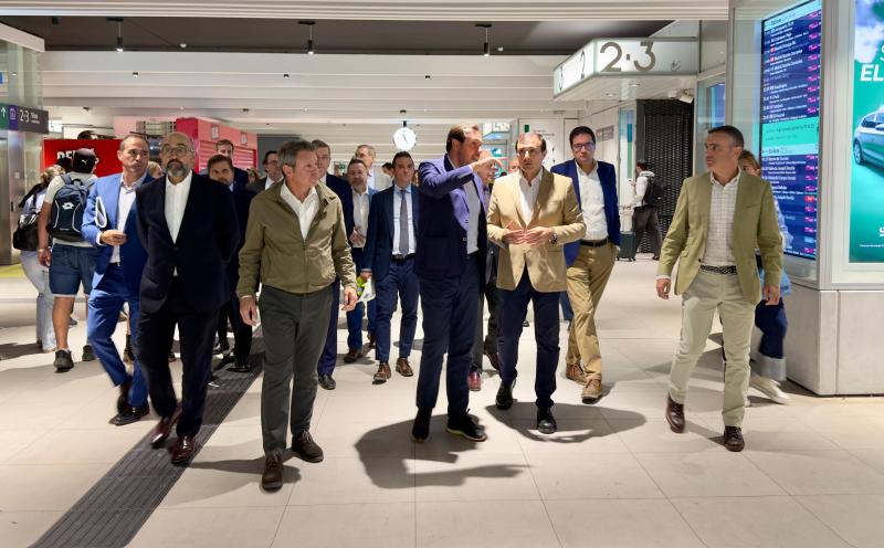 Óscar Puente visita el nuevo acceso directo de la Alta Velocidad en la estación de Chamartín que abre este miércoles Óscar Puente visita el nuevo acceso directo de la Alta Velocidad en la estación de Chamartín que abre este miércoles