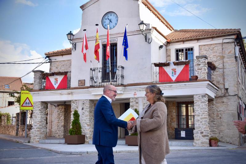 El delegado del Gobierno visita Alameda del Valle para interesarse por las secuelas de la borrasca Jana El delegado del Gobierno visita Alameda del Valle para interesarse por las secuelas de la borrasca Jana