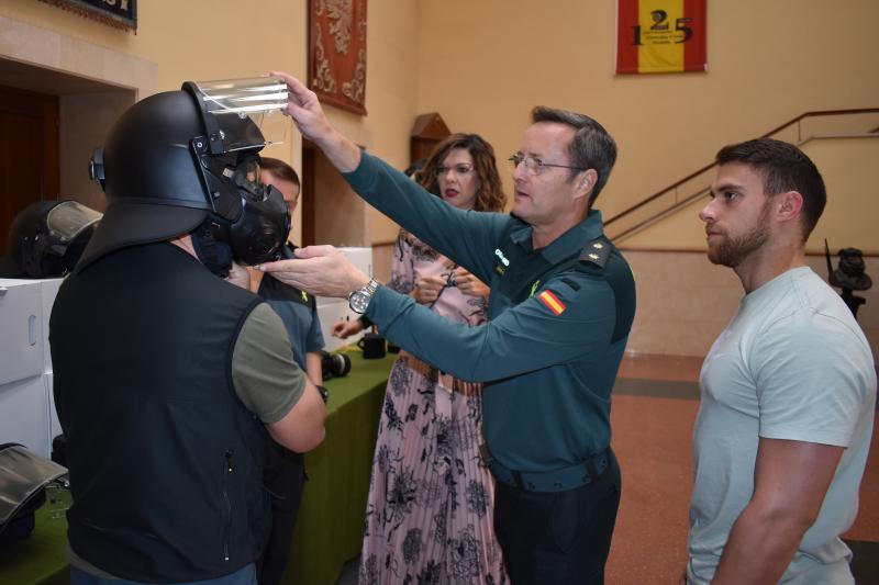 La Comandancia de la Guardia Civil de Melilla recibe 150 cascos antidisturbios y máscaras antigás