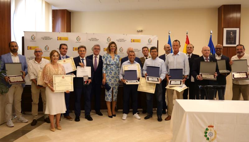 Moh destaca la profesionalidad y humanidad de los profesionales del centro penitenciario en su labor de reinserción de los presos 
