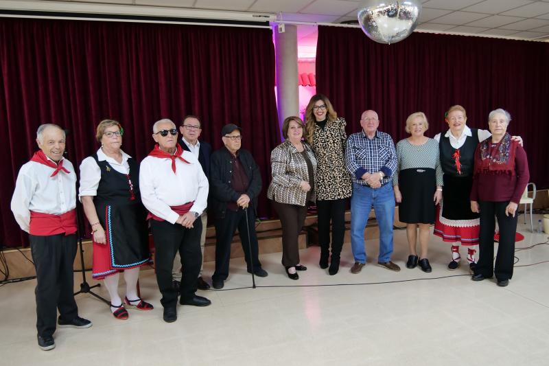 El Centro Social de Mayores lleva a cabo su tradicional comida de Navidad  