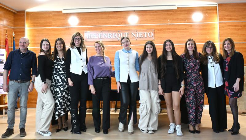 Moh insta a los jóvenes a usar el pensamiento crítico frente a los mensajes negacionistas que proliferan en las redes sociales