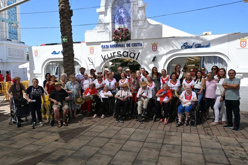 Los mayores del Imserso disfrutan de las fiestas patronales en el Real de la Feria Los mayores del Imserso disfrutan de las fiestas patronales en el Real de la Feria