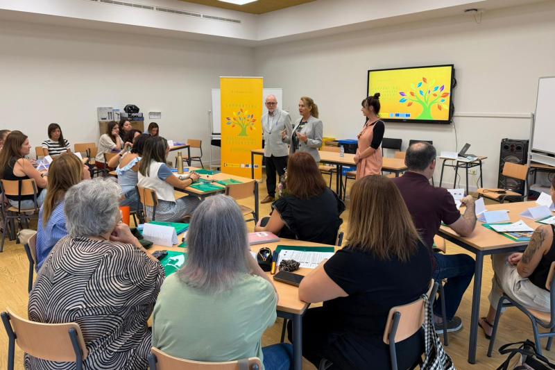 El CEIP Encarna León acoge un taller pionero sobre aulas multilingües para docentes