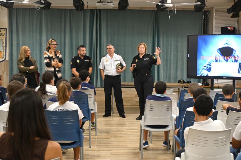 Comienza una nueva edición del Plan Director para la Convivencia y la Mejora de la Seguridad Escolar en Melilla Comienza una nueva edición del Plan Director para la Convivencia y la Mejora de la Seguridad Escolar en Melilla