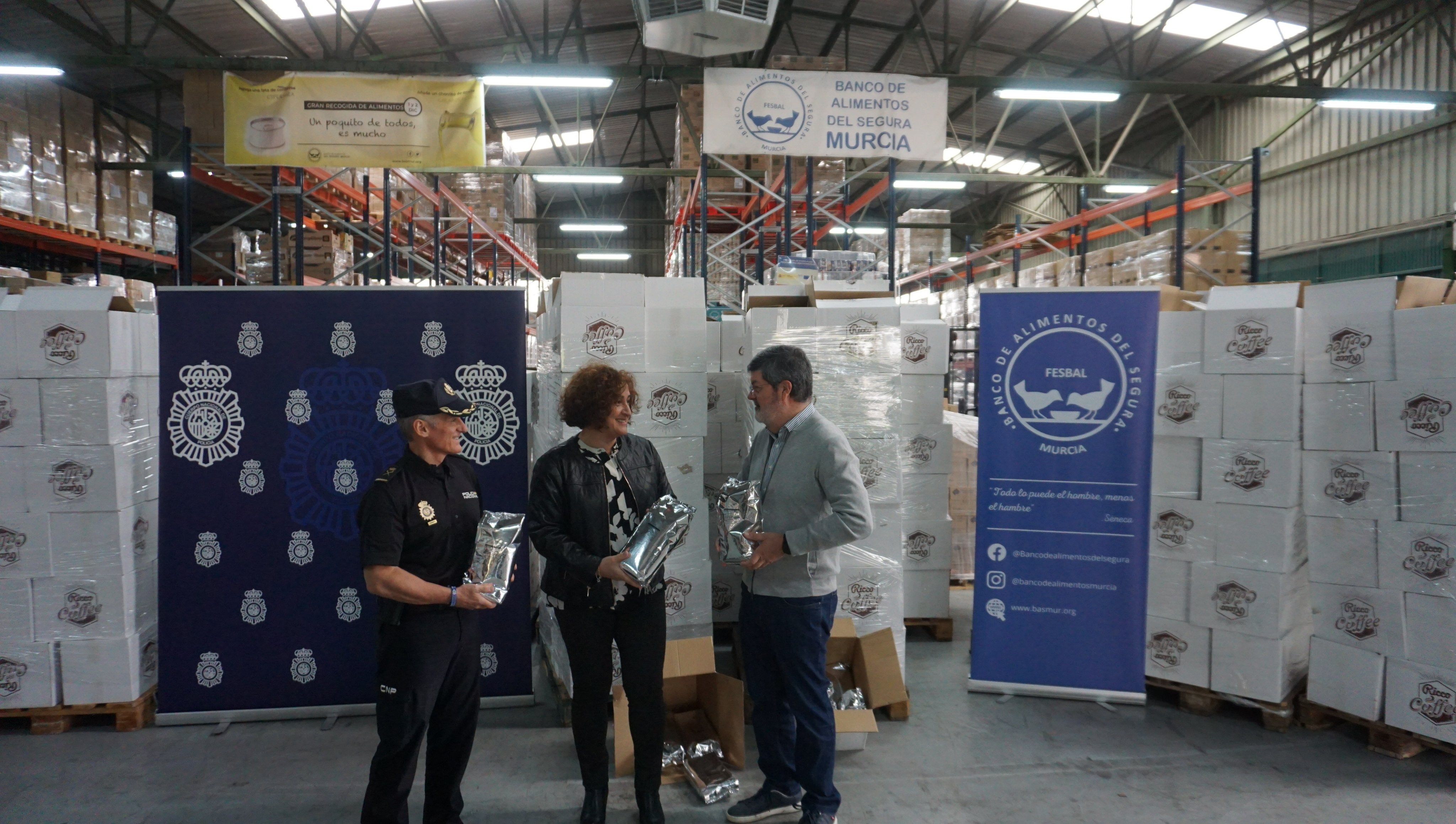 La Delegación del Gobierno entrega al Banco de Alimentos del Segura seis toneladas de café incautadas en una operación antidroga de Policía Nacional 