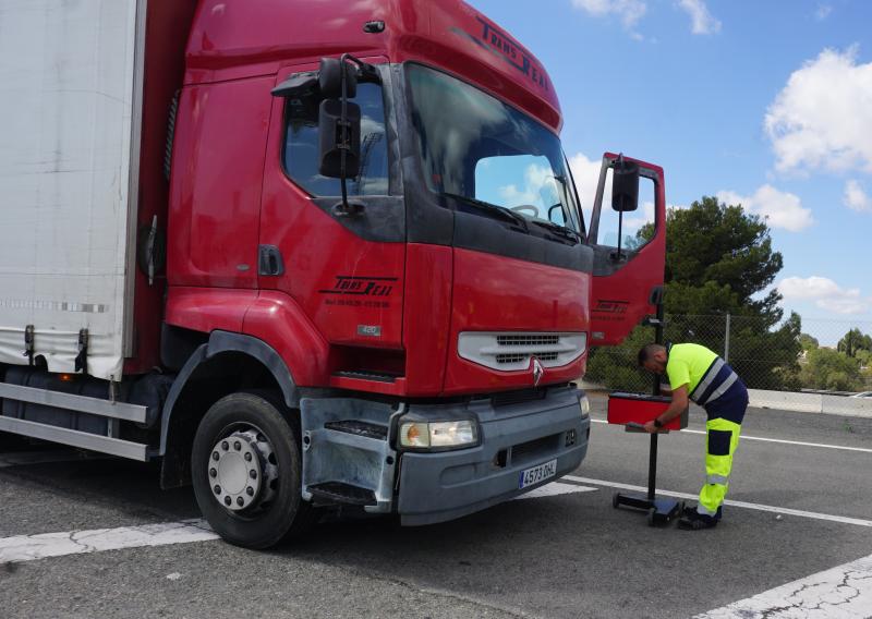 Una ITV móvil controlará durante dos semanas las condiciones técnicas de los vehículos comerciales en las carreteras de la Región de Murcia