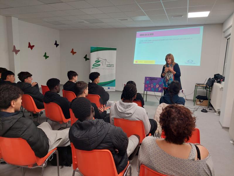Estrella Lamadrid imparte una charla dentro del Plan Director