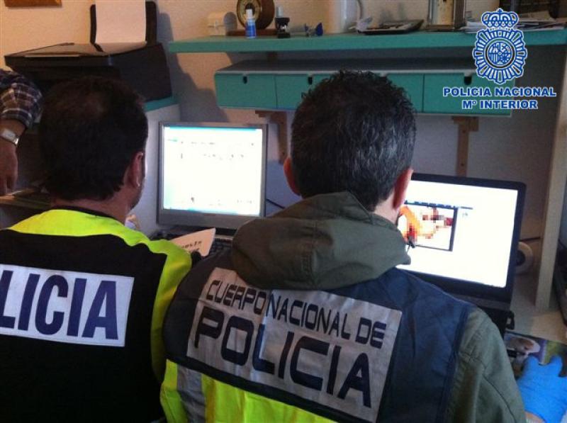 La Policía Nacional desarticula un grupo criminal que estafaba a clientes de entidades financieras enviándoles sms falsos