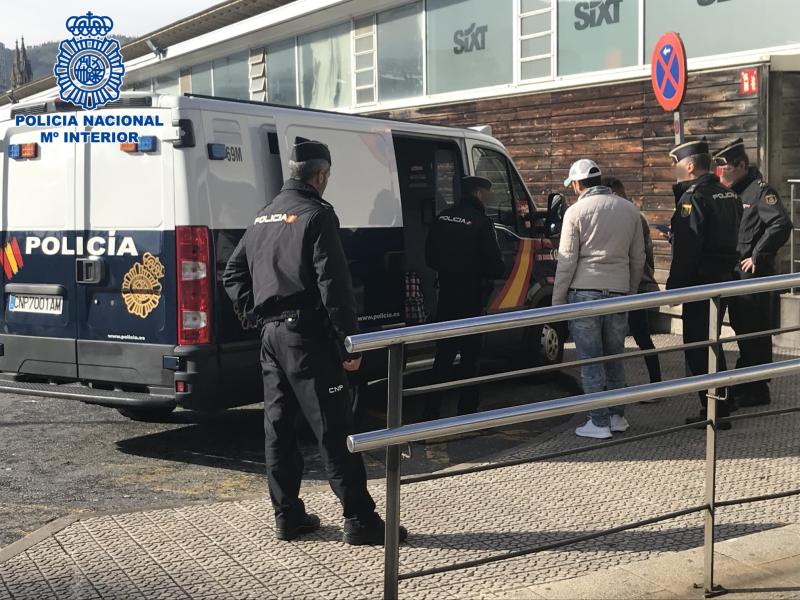 La Policía Nacional detiene en Bilbao al patrón de un cayuco reclamado en Canarias por homicidio imprudente y delito contra los derechos de los ciudadanos extranjeros