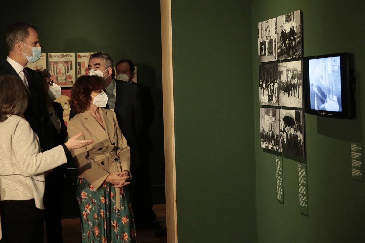 El rey inaugura la exposicion sobre Azaña. Pool Moncloa/J. M. Cuadrado. Biblioteca Nacional, Madrid El rey inaugura la exposicion sobre Azaña. Pool Moncloa/J. M. Cuadrado. Biblioteca Nacional, Madrid