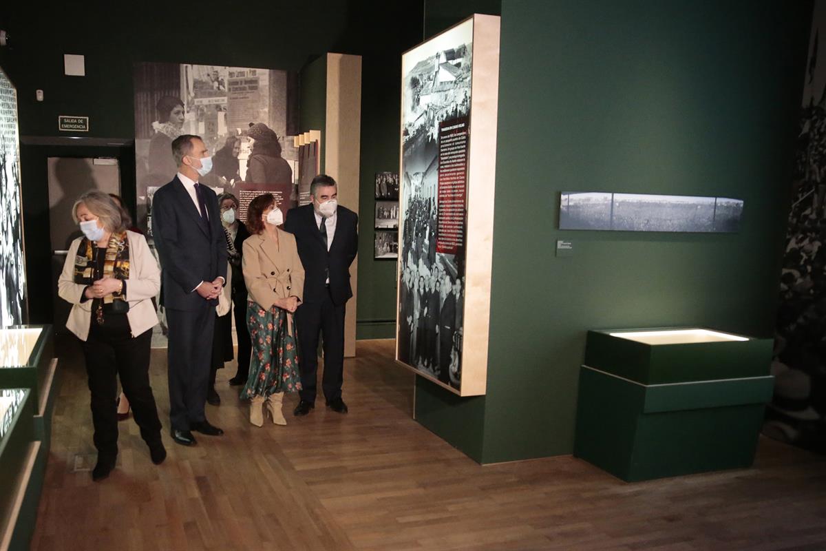 El rey inaugura la exposicion sobre Azaña. Pool Moncloa/J. M. Cuadrado. Biblioteca Nacional, Madrid El rey inaugura la exposicion sobre Azaña. Pool Moncloa/J. M. Cuadrado. Biblioteca Nacional, Madrid