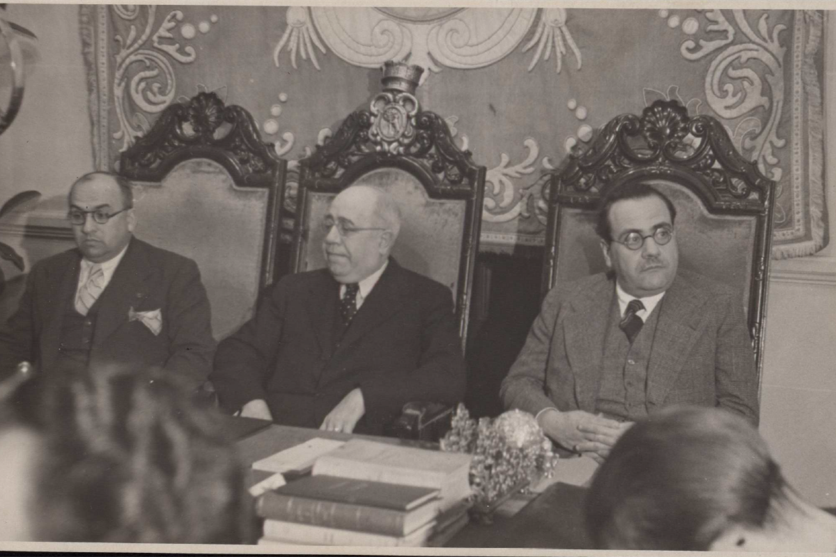 Visita del presidente Azaña a Madrid y frentes del centro. En el Ayuntamiento. 13-11-37 Biblioteca Nacional de España Visita del presidente Azaña a Madrid y frentes del centro. En el Ayuntamiento. 13-11-37 Biblioteca Nacional de España