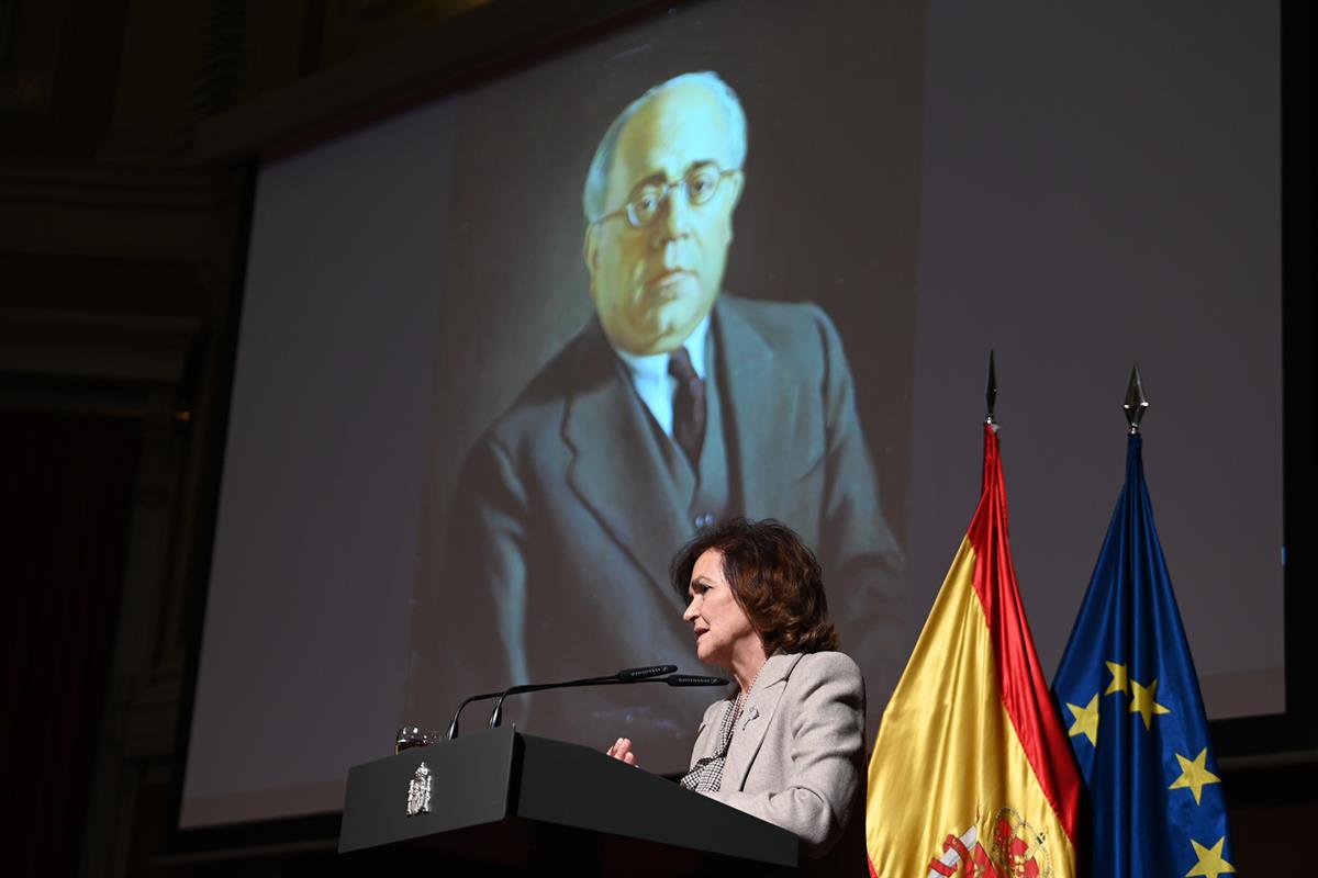 La vicepresidenta primera del Gobierno, Carmen Calvo, clausura del ciclo de conferencias sobre Manuel Azaña en el Ateneo de Madrid. Pool Moncloa/Borja Puig de la Bellacasa. Ateneo de Madrid 30.11.2020 La vicepresidenta primera del Gobierno, Carmen Calvo, clausura del ciclo de conferencias sobre Manuel Azaña en el Ateneo de Madrid. Pool Moncloa/Borja Puig de la Bellacasa. Ateneo de Madrid 30.11.2020