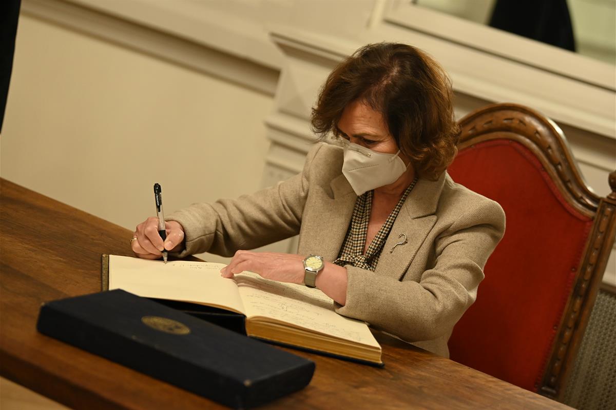 La vicepresidenta primera del Gobierno, Carmen Calvo, clausura del ciclo de conferencias sobre Manuel Azaña en el Ateneo de Madrid. Pool Moncloa/Borja Puig de la Bellacasa. Ateneo de Madrid 30.11.2020 La vicepresidenta primera del Gobierno, Carmen Calvo, clausura del ciclo de conferencias sobre Manuel Azaña en el Ateneo de Madrid. Pool Moncloa/Borja Puig de la Bellacasa. Ateneo de Madrid 30.11.2020
