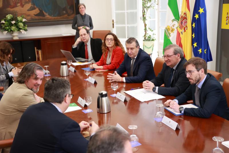 Acuerdo entre administraciones para firmar un protocolo previo para los trabajos de exhumación de la Fosa Monumento de Sevilla