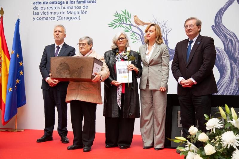 Entrega de restos de víctimas exhumadas del Valle de Cuelgamuros a sus familiares en Magallón 