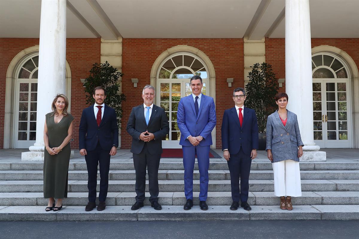 06/06/22-Reunión Presidente Sánchez, ministros, presidente de Canarias y presidente del Cabildo de La Palma (Fuente : Ag. EFE)