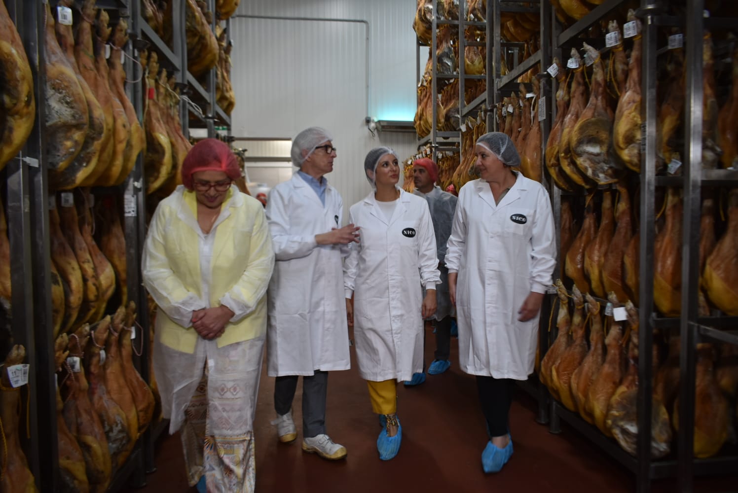 Isabel Rodríguez ha visitado Nico Jamones, una empresa familiar con 50 años de actividad