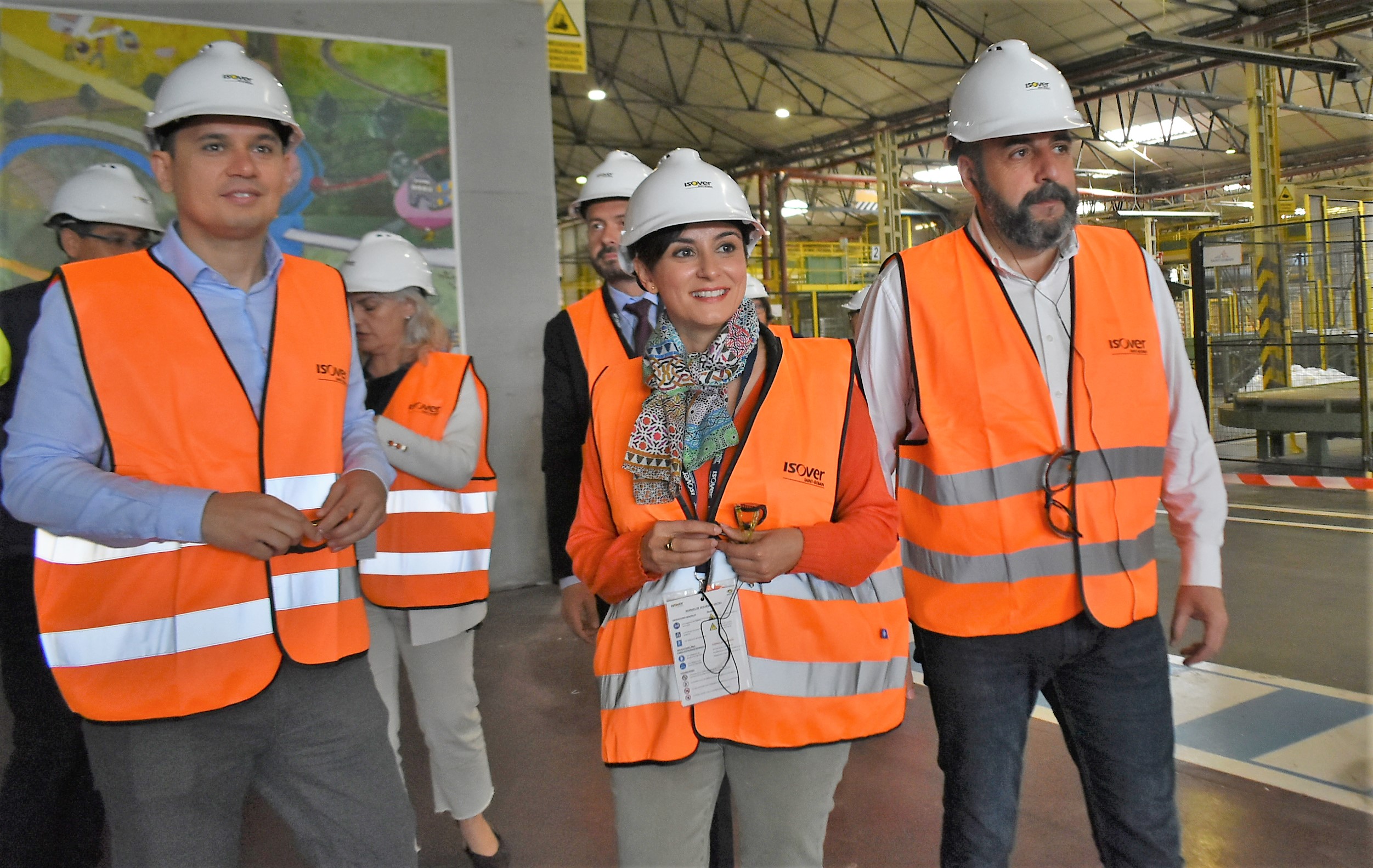 Isabel Rodríguez visita la empresa ISOVER en Azuqueca de Henares (Guadalajara)