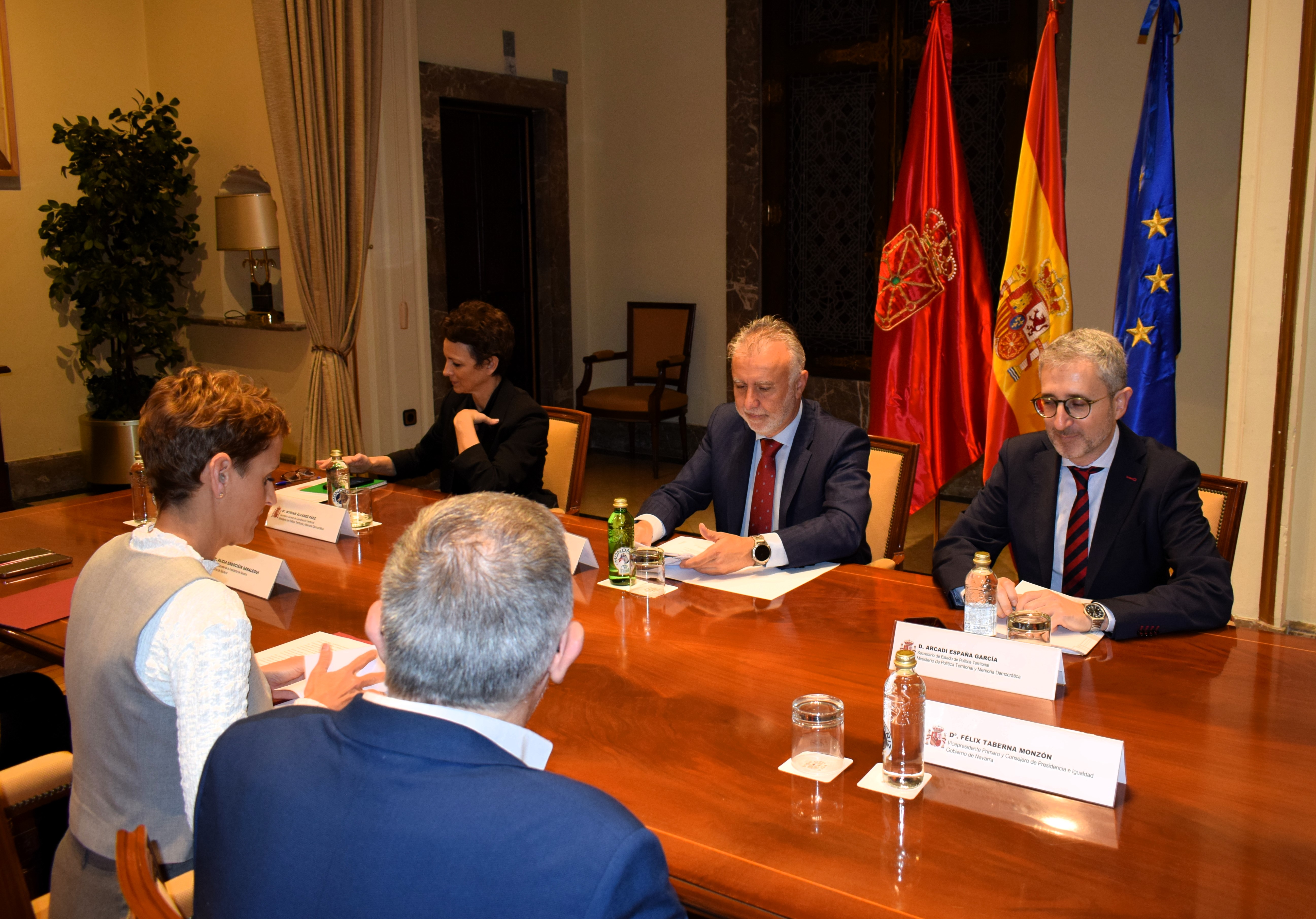Reunión con la presidenta de la Comunidad Foral de Navarra