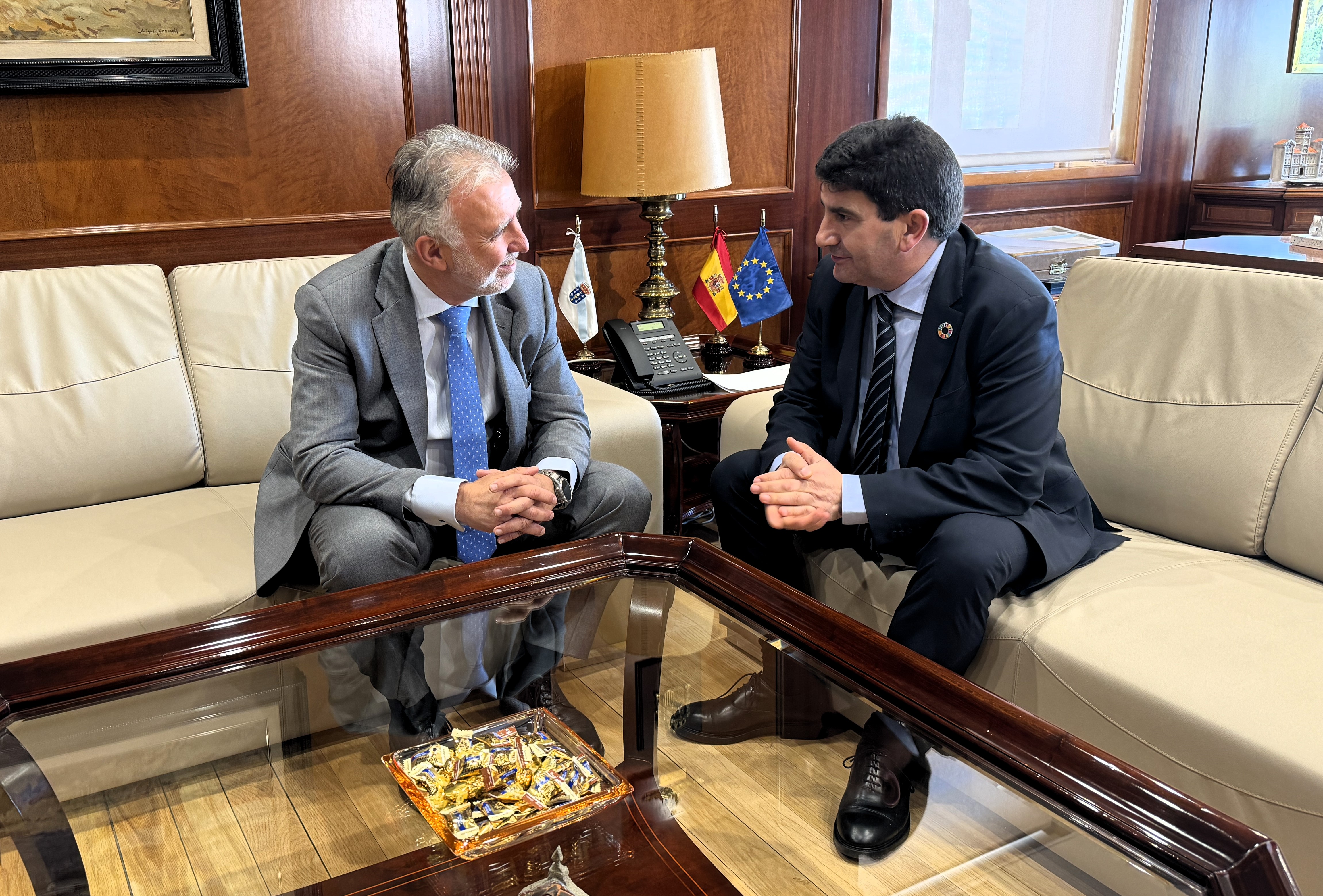 Reunión con el delegado del Gobierno de España en Galicia