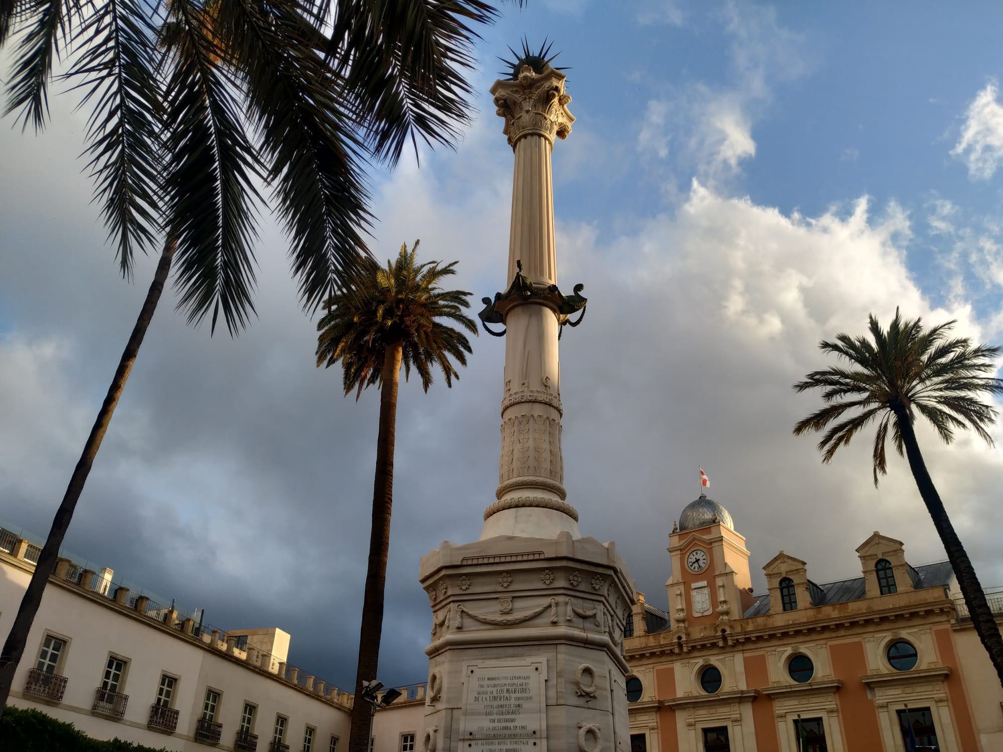 El monumento a los Mártires de la Libertad (‘Los coloraos’) en Almería, declarado Lugar de Memoria