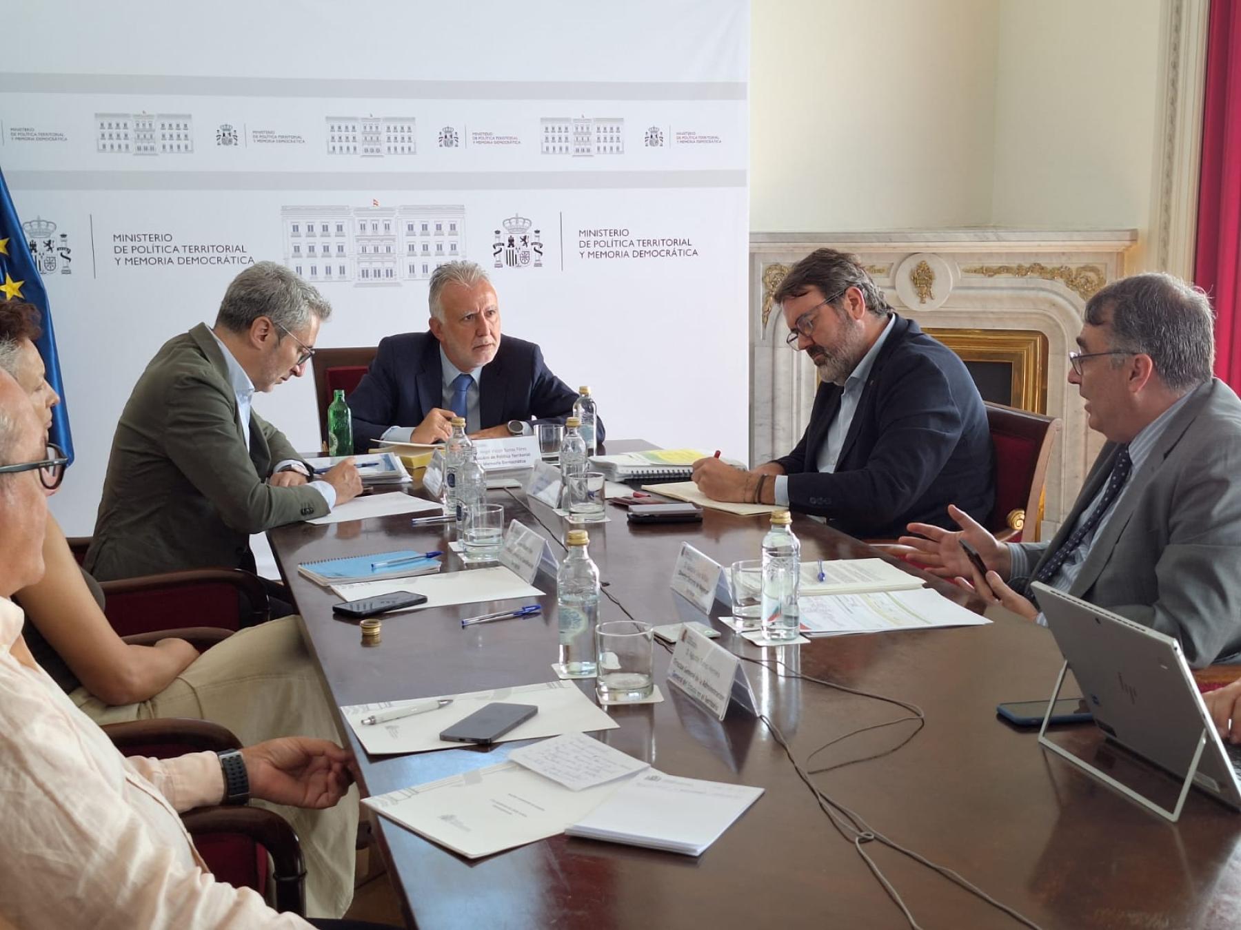 El Gobierno de España culmina el proceso administrativo para la reubicación de los primeros menores migrantes no acompañados llegados tras la declaración de contingencia migratoria