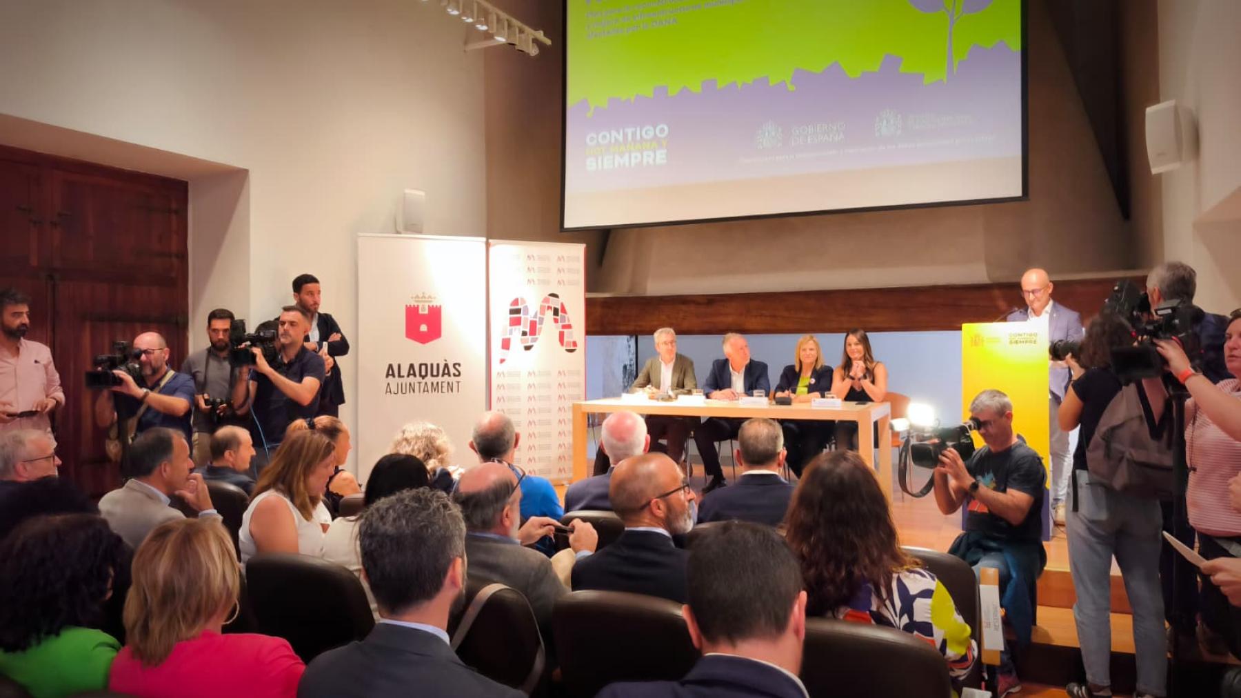 Torres presenta a los alcaldes y alcaldesas de municipios afectados por la Dana un visor web para conocer los avances de las acciones y ayudas del Gobierno de España