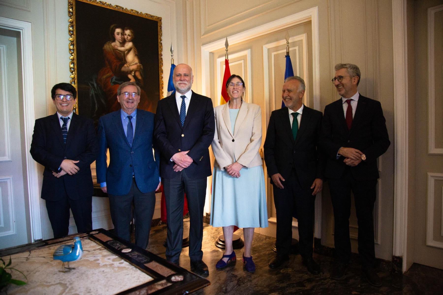 El Gobierno de España concede la nacionalidad española a más de 36.000 descendientes de exiliados en Chile, en virtud de la Ley de Memoria Democrática El Gobierno de España concede la nacionalidad española a más de 36.000 descendientes de exiliados en Chile, en virtud de la Ley de Memoria Democrática